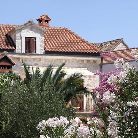 Villa Rustika Sutivan Bagian luar foto
