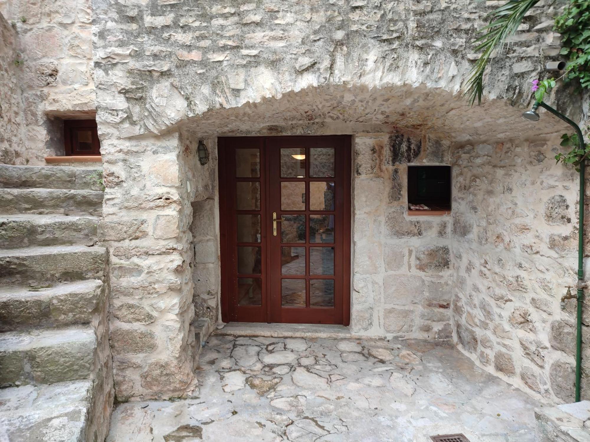Villa Rustika Sutivan Bagian luar foto