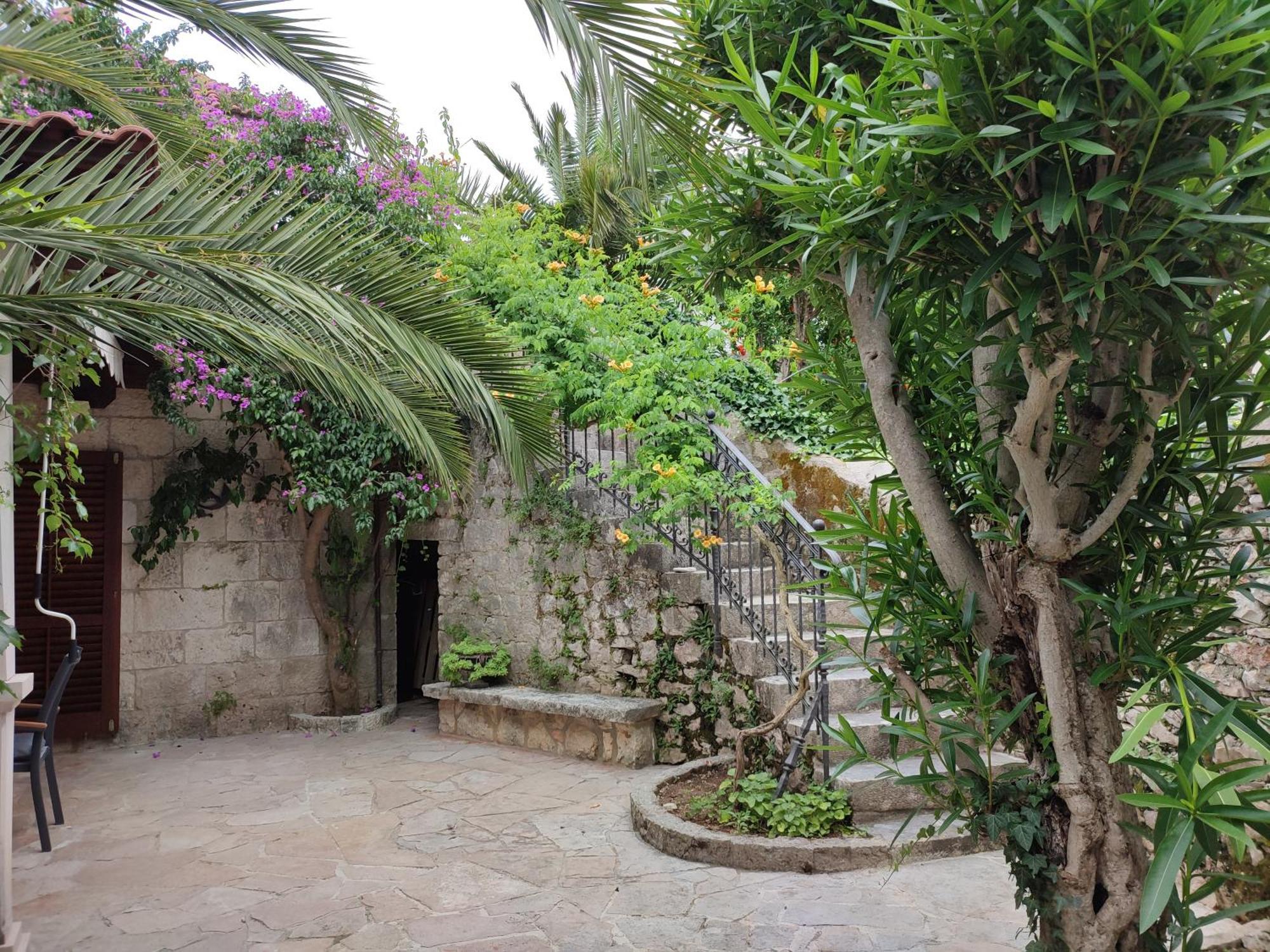 Villa Rustika Sutivan Bagian luar foto