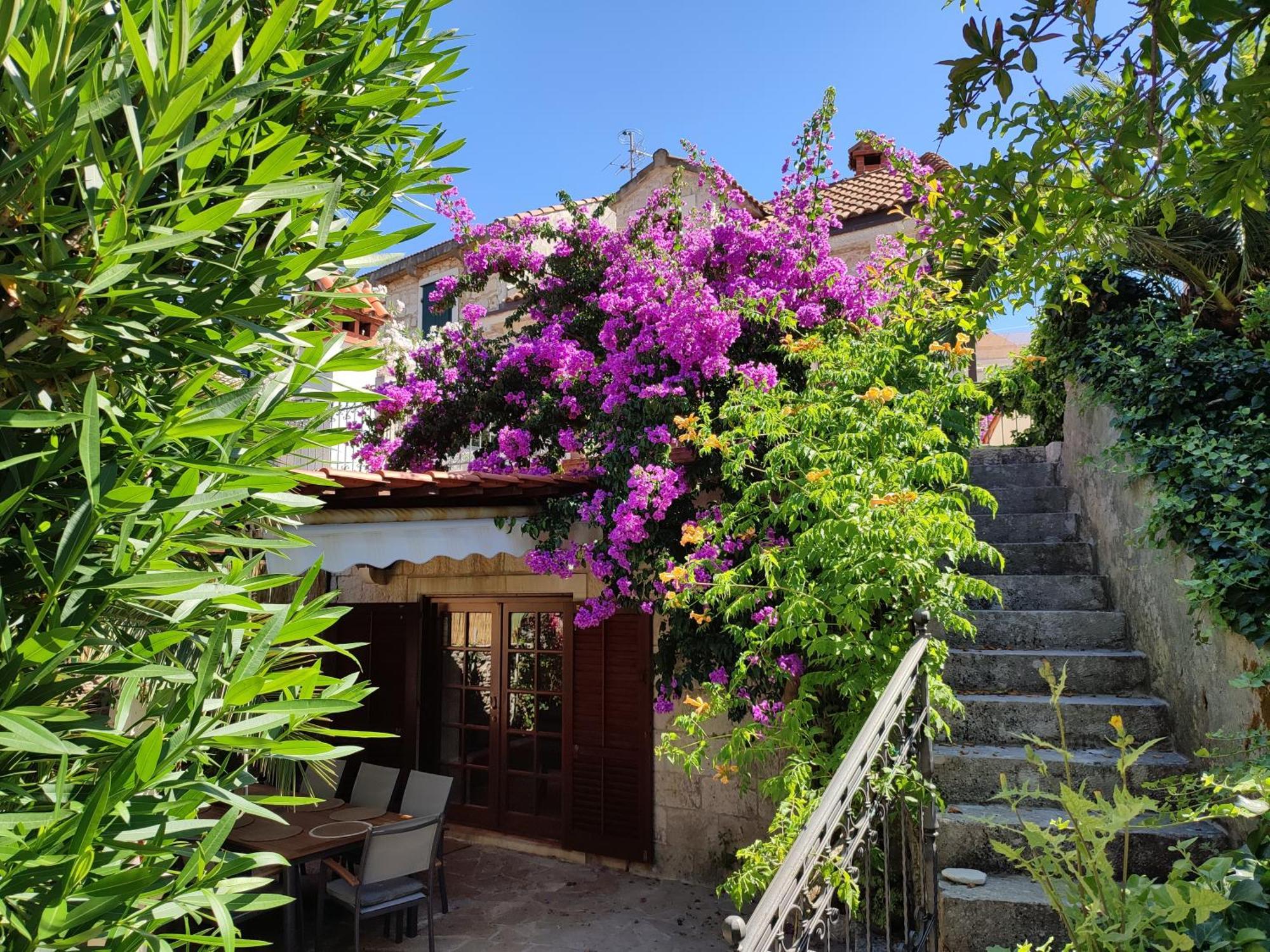 Villa Rustika Sutivan Bagian luar foto